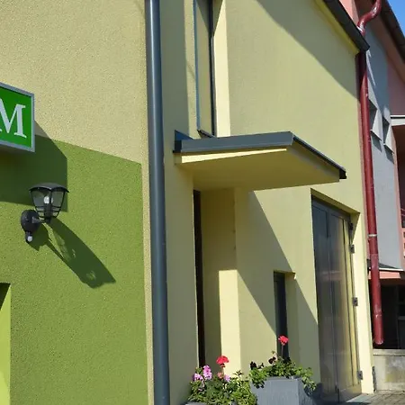 Kvetinovy Dum Apartmán Hluk