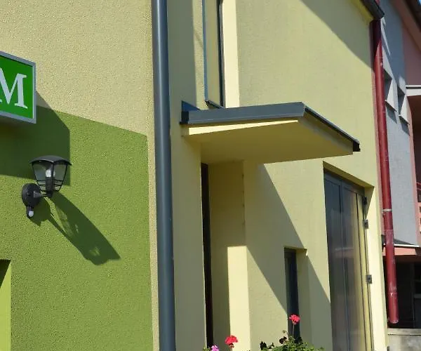 Kvetinovy Dum Apartment Hluk